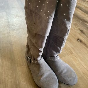 Girls size 3 gray boots